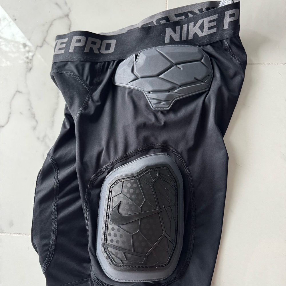 Nike Men’s Pro Hyperstrong Black Football Shorts Girdle 5 Pads Adult S Used